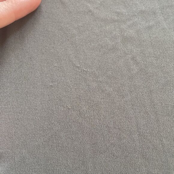 Eileen Fisher Gray 100% Silk Sleeveless Lightweight Blouse Size Medium - Picture 10 of 10